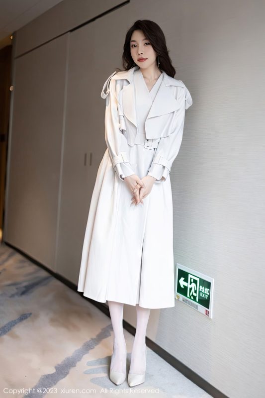 [XiuRen秀人网] No.6257 徐莉芝Booty – 浅色外衣+白色丝袜性感写真-御萝部落