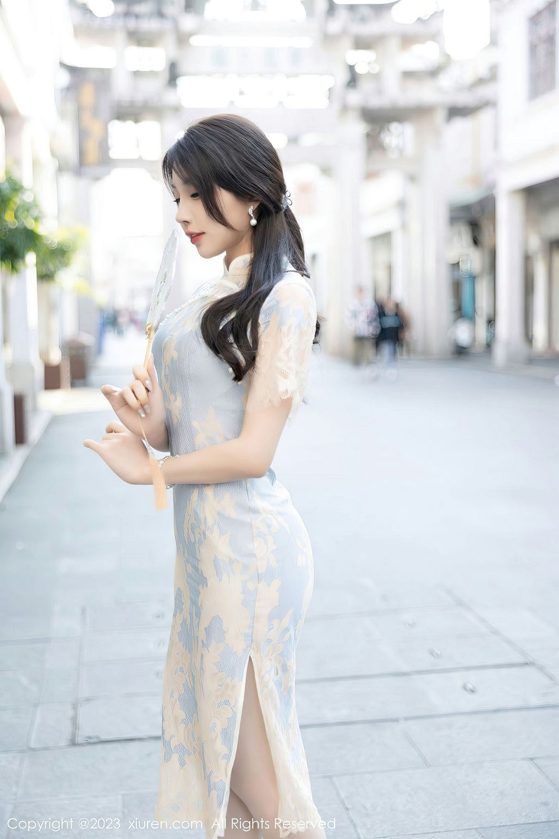 徐莉芝Booty - 浅色旗袍+诱人丝袜海南岛旅拍