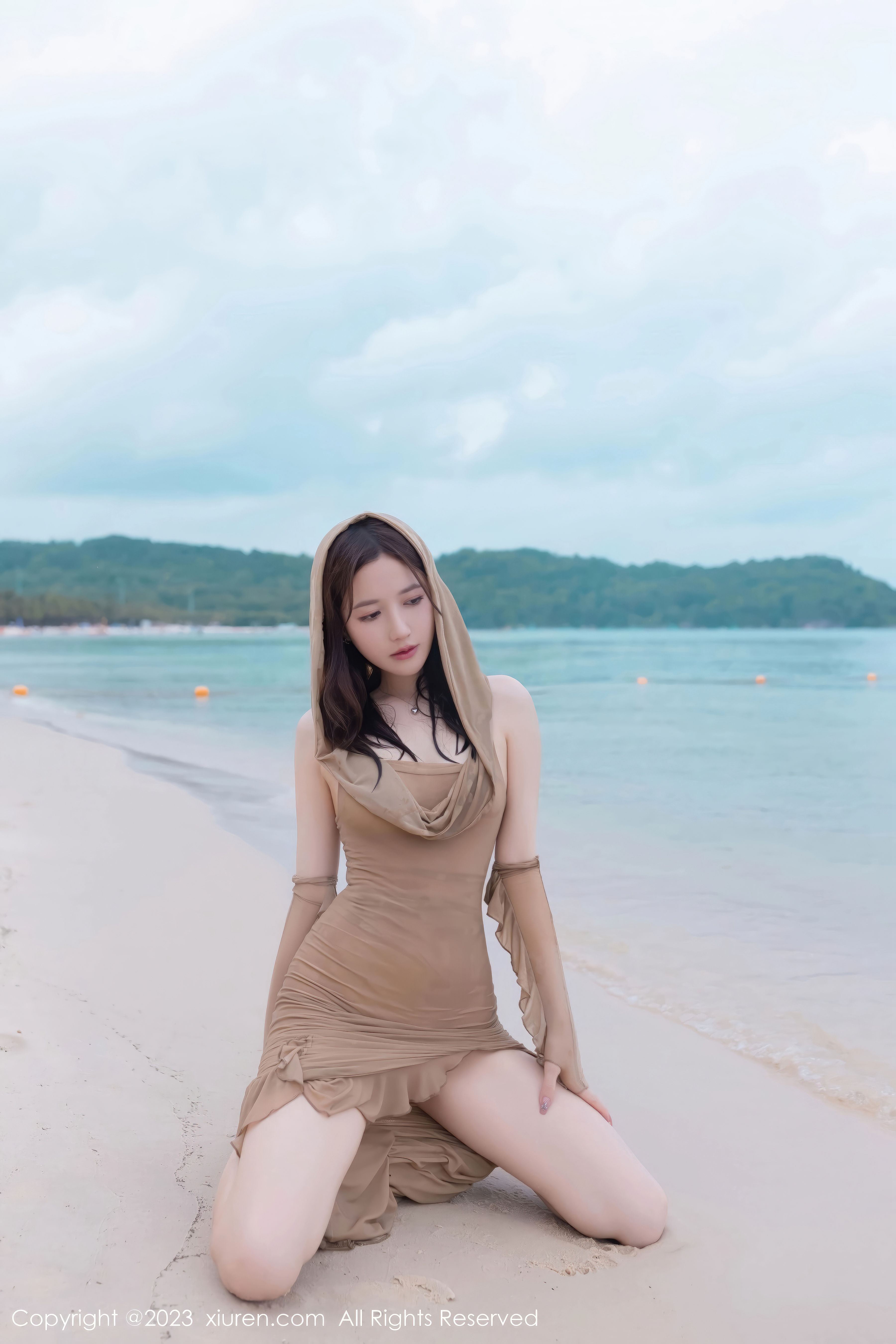 鱼子酱Fish - 连衣长裙+沙滩场景性感写真