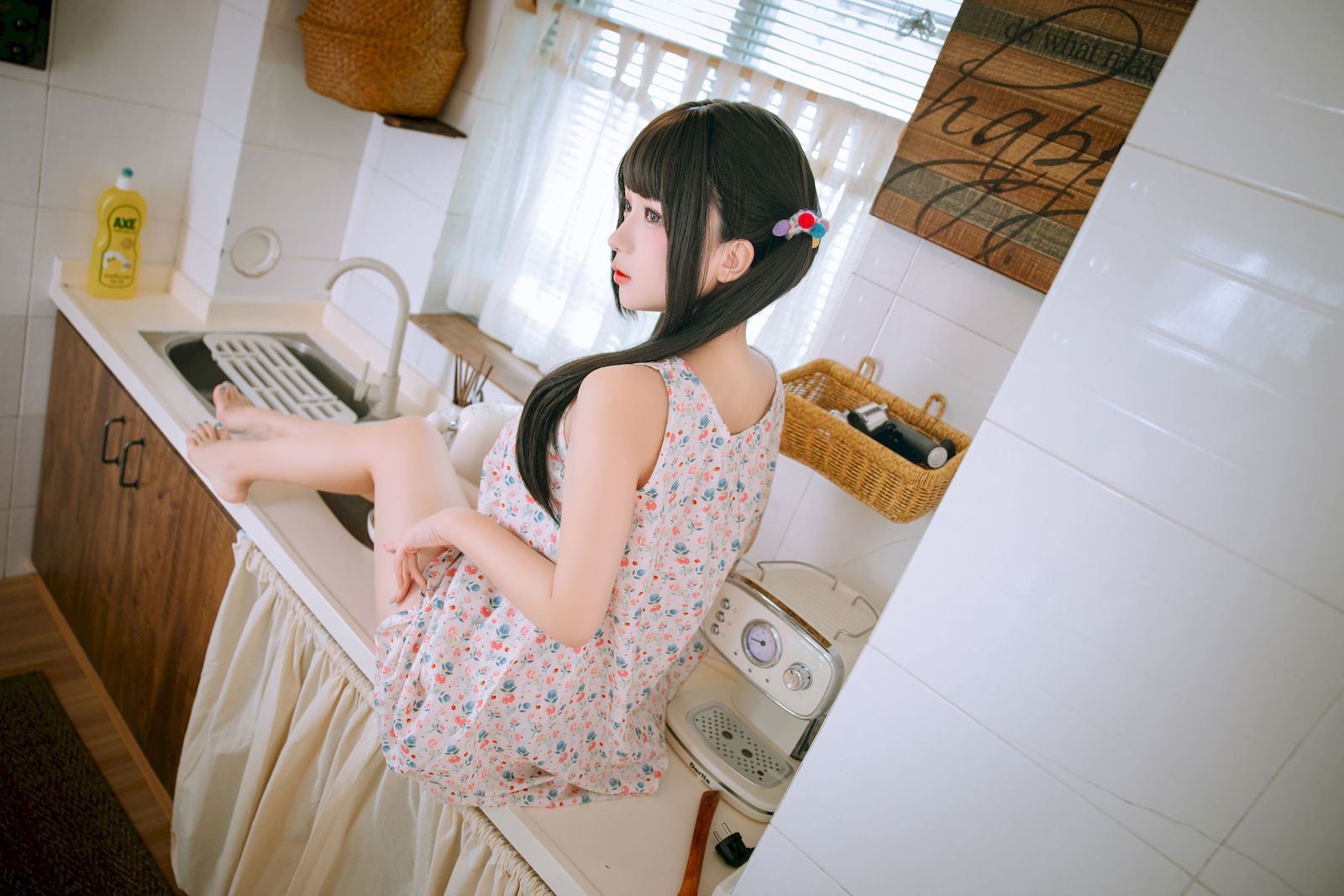 日奈娇双马尾碎花吊裙青春甜美裙装美图