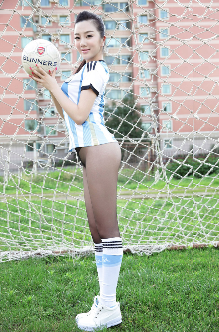 黑丝美女足球宝贝写真 力挺阿根廷队-御萝部落
