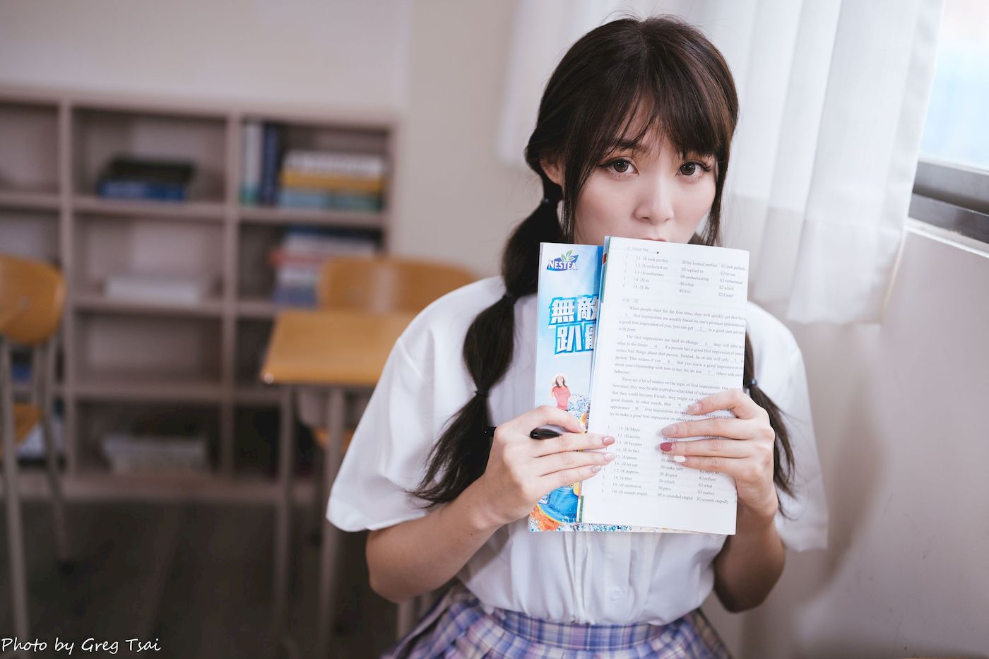 Ashley双马尾学生制服女友视角教室场景清纯写真