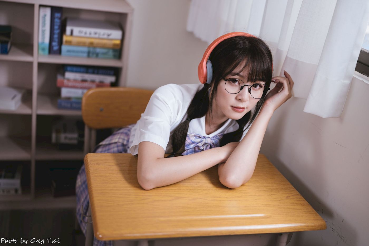 Ashley双马尾学生制服女友视角教室场景清纯写真