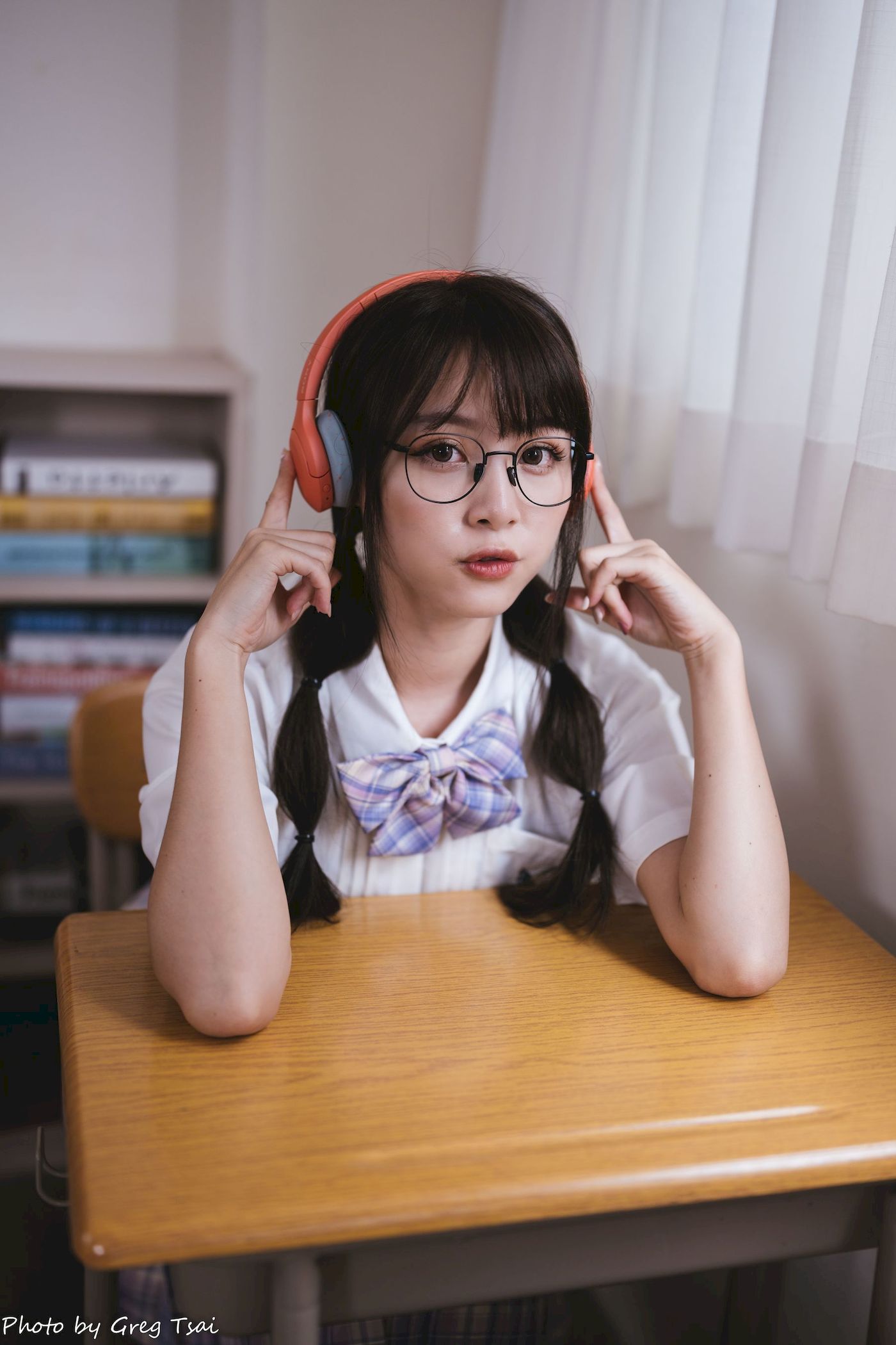 Ashley双马尾学生制服女友视角教室场景清纯写真