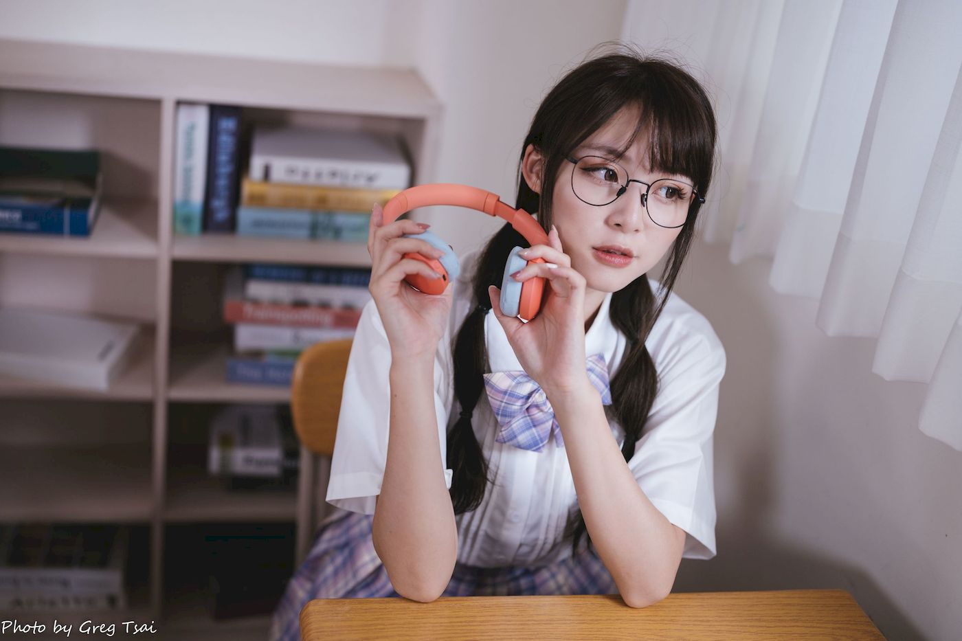 Ashley双马尾学生制服女友视角教室场景清纯写真