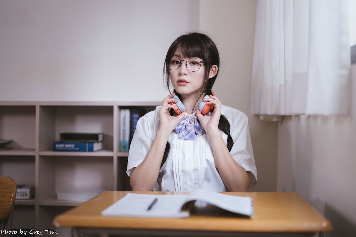 Ashley双马尾学生制服女友视角教室场景清纯写真